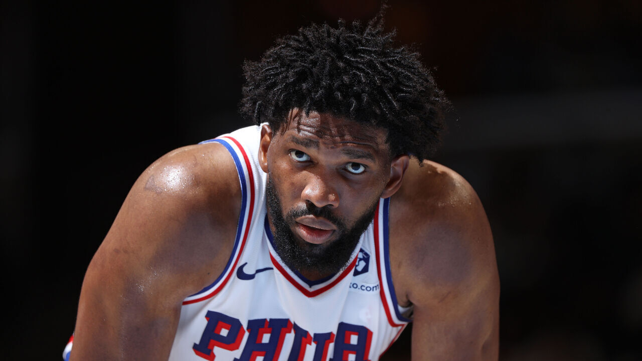 MEMPHIS, TN - NOVEMBER 22: Joel Embiid #21 of the Philadelphia 76ers looks on during the game against the Memphis Grizzlies on November 22, 2024 at FedExForum in Memphis, Tennessee. Mandatory Copyright Notice: Copyright 2024 NBAE