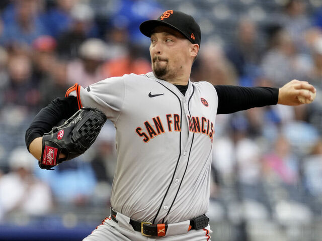 KANSAS CITY, MISSOURI - SEPTEMBER 22: Blake Snell #7 of the San Francisco Giants pitches in the first inning against the Kansas City Royals at Kauffman Stadium on September 22, 2024 in Kansas City, Missouri.