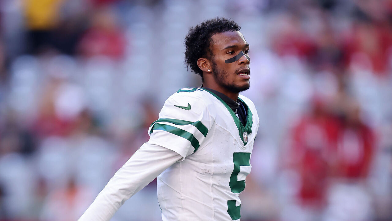 GLENDALE, ARIZONA - NOVEMBER 10: Garrett Wilson #5 of the New York Jets walks across the field before the game against the Arizona Cardinals at State Farm Stadium on November 10, 2024 in Glendale, Arizona.