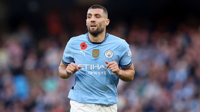 MANCHESTER, ENGLAND - OCTOBER 26: Mateo Kovacic of Manchester City during the Premier League match between Manchester City FC and Southampton FC at Etihad Stadium on October 26, 2024 in Manchester, England.