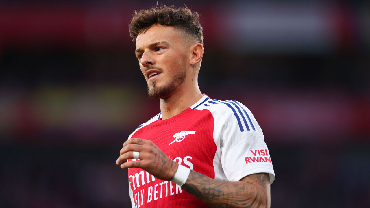 LONDON, ENGLAND - OCTOBER 27: Ben White of Arsenal during the Premier League match between Arsenal FC and Liverpool FC at Emirates Stadium on October 27, 2024 in London, England.