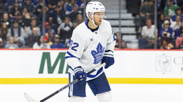 OTTAWA, ON - SEPTEMBER 24: Toronto Maple Leafs left wing Alex Nylander (92) keeps eyes on the play during third period National Hockey League preseason action between the Toronto Maple Leafs and Ottawa Senators on September 24, 2024, at Canadian Tire Centre in Ottawa, ON, Canada.