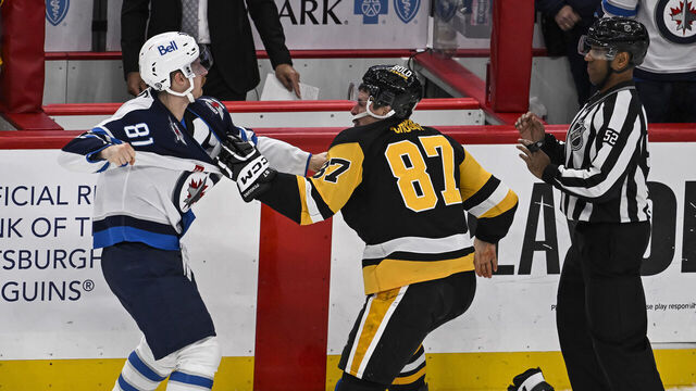 PITTSBURGH, PA - NOVEMBER 22: Winnipeg Jets left wing Kyle Connor (81) and Pittsburgh Penguins center Sidney Crosby (87) fight during the third period in the NHL game between the Pittsburgh Penguins and the Winnipeg Jets on November 22, 2024, at PPG Paints Arena in Pittsburgh, PA.