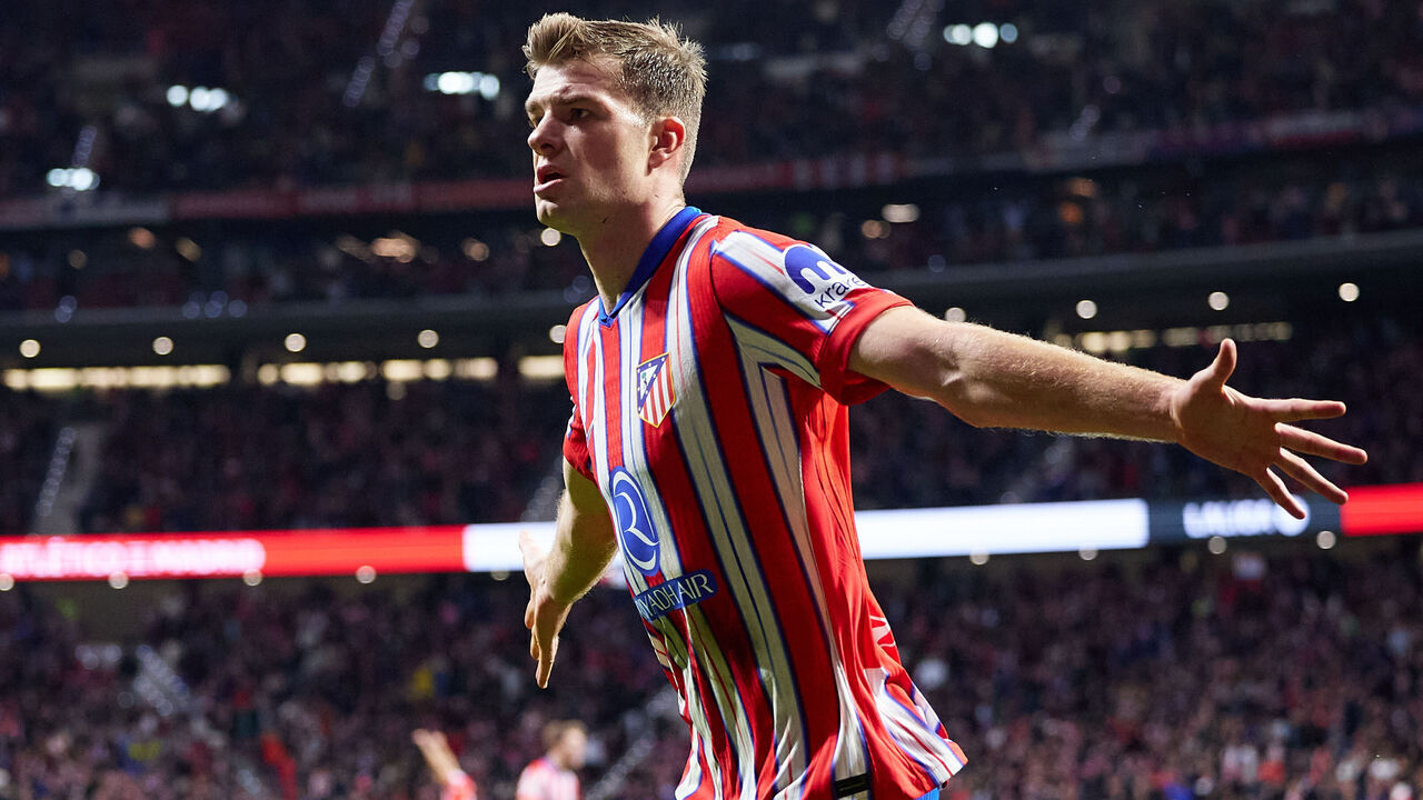 MADRID, SPAIN - NOVEMBER 23: Alexander Sorloth of Atletico de Madrid celebrates after scoring their side's second goal during the LaLiga match between Atletico de Madrid and Deportivo Alaves at Riyadh Air Metropolitano on November 23, 2024 in Madrid, Spain.