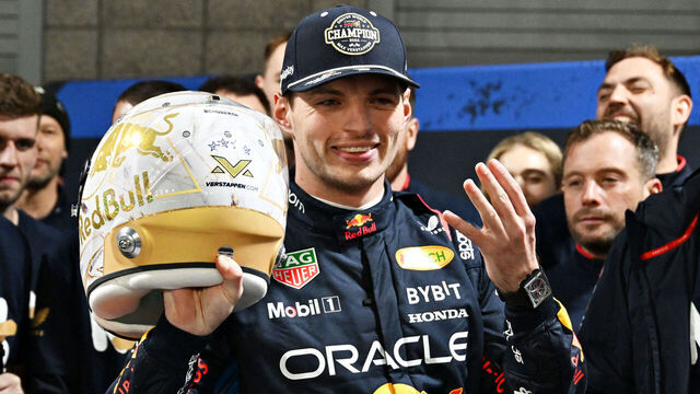 LAS VEGAS, NEVADA - NOVEMBER 23: 2024 F1 World Drivers Champion Max Verstappen of the Netherlands and Oracle Red Bull Racing celebrates with his team after the F1 Grand Prix of Las Vegas at Las Vegas Strip Circuit on November 23, 2024 in Las Vegas, Nevada.