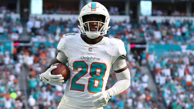 MIAMI GARDENS, FLORIDA - NOVEMBER 24: De'Von Achane #28 of the Miami Dolphins scores a touchdown against the New England Patriots during the second quarter at Hard Rock Stadium on November 24, 2024 in Miami Gardens, Florida.