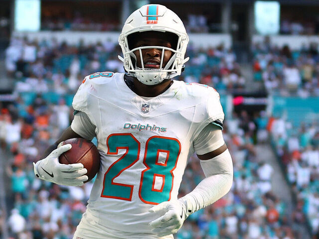 MIAMI GARDENS, FLORIDA - NOVEMBER 24: De'Von Achane #28 of the Miami Dolphins scores a touchdown against the New England Patriots during the second quarter at Hard Rock Stadium on November 24, 2024 in Miami Gardens, Florida.