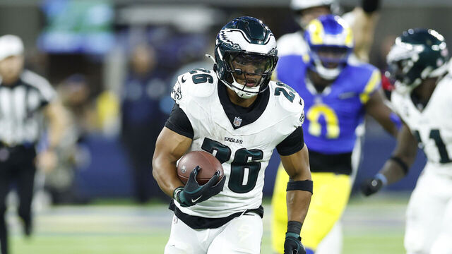 INGLEWOOD, CALIFORNIA - NOVEMBER 24: Saquon Barkley #26 of the Philadelphia Eagles runs for a touchdown during the third quarter against the Los Angeles Rams at SoFi Stadium on November 24, 2024 in Inglewood, California.
