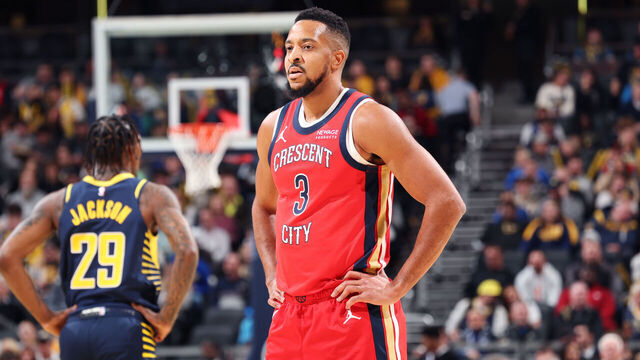 INDIANAPOLIS, IN - NOVEMBER 25: CJ McCollum #3 of the New Orleans Pelicans looks on during the game against the Indiana Pacers on November 25, 2024 at Gainbridge Fieldhouse in Indianapolis, Indiana. Mandatory Copyright Notice: Copyright 2024 NBAE