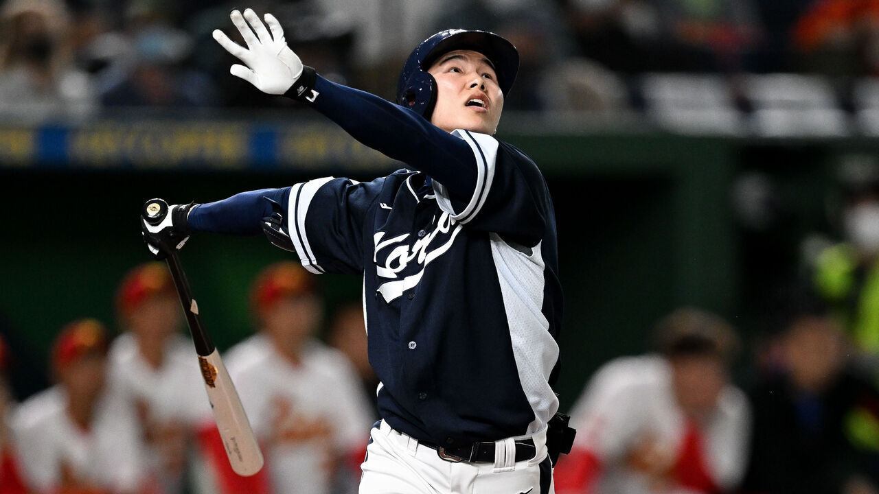 TOKYO, JAPAN - MARCH 13: Hyeseong Kim #2 of Team Korea hit a sacrifice fly at the top of the 2nd inning during the World Baseball Classic Pool B game between Korea and China at Tokyo Dome on March 13, 2023 in Tokyo, Japan.