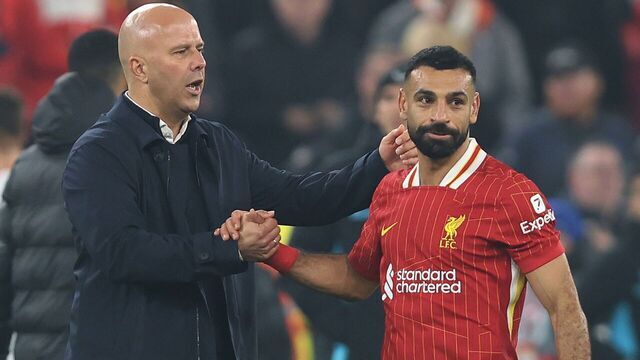 LIVERPOOL, ENGLAND - NOVEMBER 5: Arne Slot Manager of Liverpool congratulates Mohamed Salah of Liverpool after the 4-0 victory during the UEFA Champions League 2024/25 League Phase MD4 match between Liverpool FC and Bayer 04 Leverkusen at Anfield on November 5, 2024 in Liverpool, England.