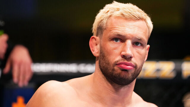 LAS VEGAS, NEVADA - NOVEMBER 09: Reinier de Ridder of The Netherlands prepares to face Gerald Meerschaert in a middleweight fight during the UFC Fight Night event at UFC APEX on November 09, 2024 in Las Vegas, Nevada.