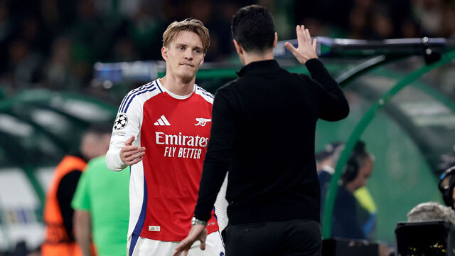 LISBON, PORTUGAL - NOVEMBER 26: Martin Odegaard of Arsenal, coach Mikel Arteta of Arsenal during the UEFA Champions League match between Sporting CP v Arsenal at the Estadio Jose Alvalade on November 26, 2024 in Lisbon Portugal