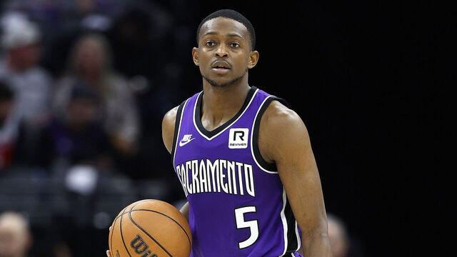 SACRAMENTO, CALIFORNIA - NOVEMBER 25: De'Aaron Fox #5 of the Sacramento Kings dribbles the ball against the Oklahoma City Thunder during the second half of an NBA basketball game at Golden 1 Center on November 25, 2024 in Sacramento, California.