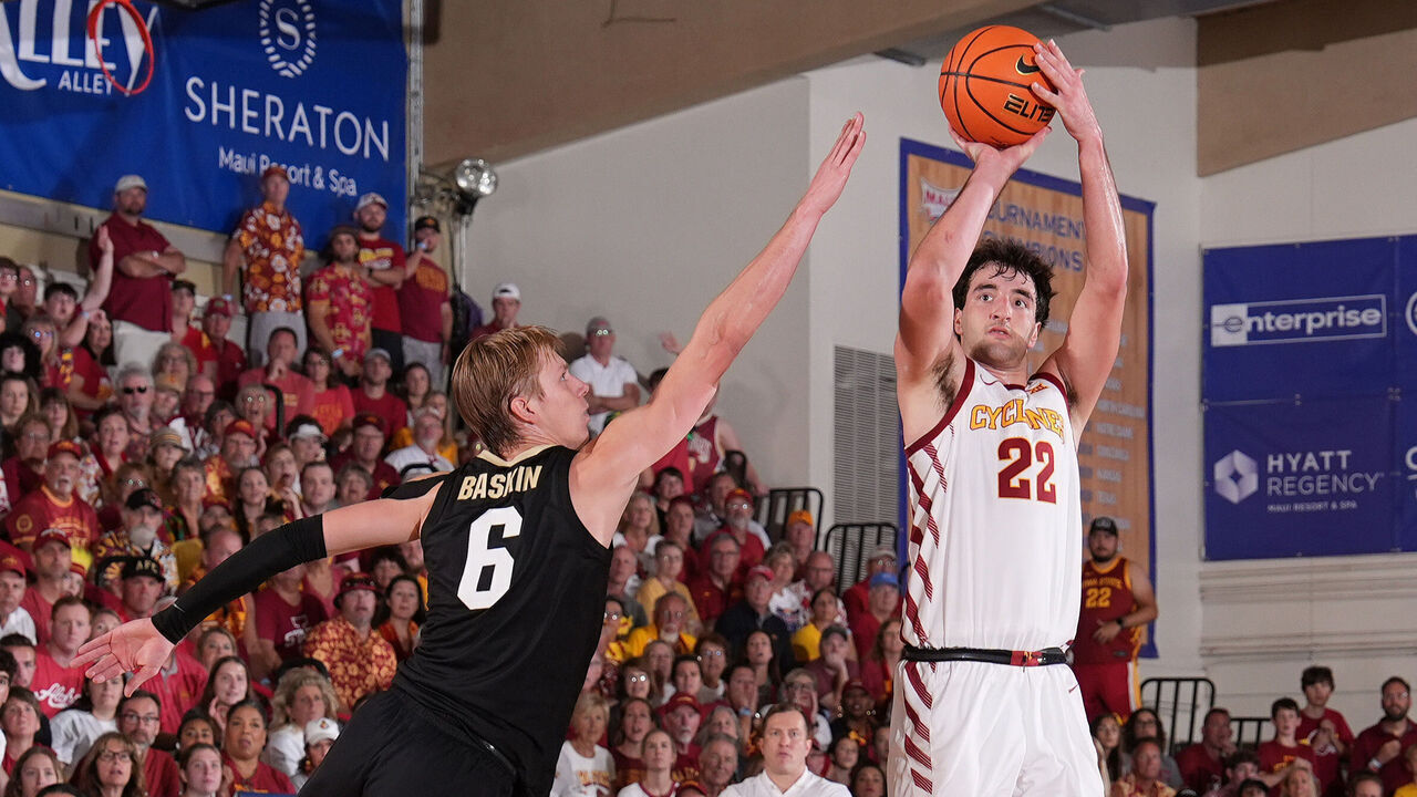 MAUI, HI - NOVEMBER 27: Iowa State Cyclones forward Milan Momcilovic (22) takes a shot against the Colorado Buffaloes forward Trevor Baskin (6) during the final round of the Maui Invitational on November 27, 2024, at the Lahaina Civic Center in Maui, Hawaii.