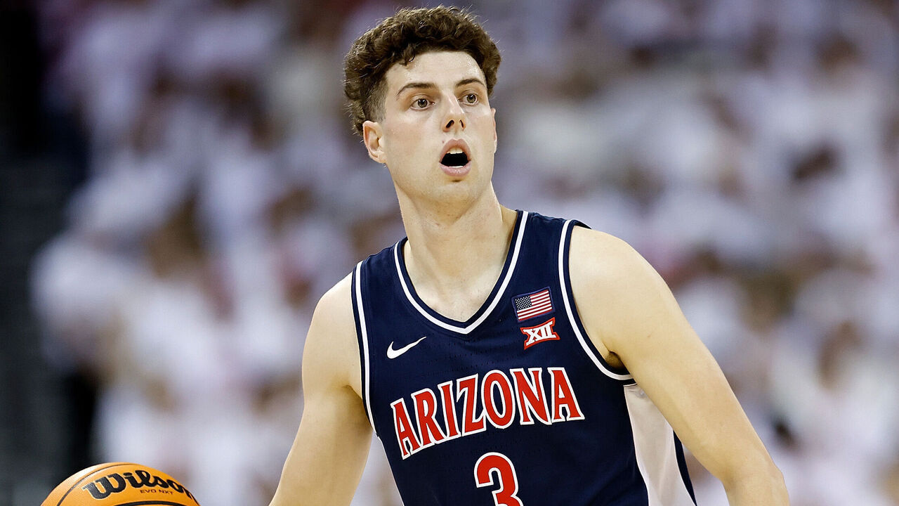 MADISON, WISCONSIN - NOVEMBER 15: Anthony Dell'Orso #3 of the Arizona Wildcats dribbles up court in the first half of the game against the Wisconsin Badgers at Kohl Center on November 15, 2024 in Madison, Wisconsin.