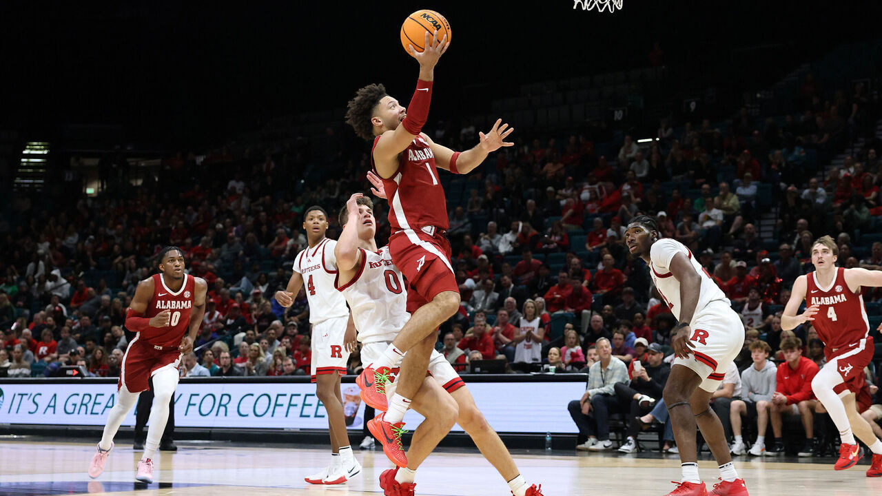 LAS VEGAS, NV - NOVEMBER 27: Alabama Crimson Tide guard Mark Sears (1) in action during a game against the Rutgers Scarlet Knights at the Players Era Festival on Wednesday, Nov. 27, 2024, at the MGM Grand Garden Arena in Las Vegas, Nevada.