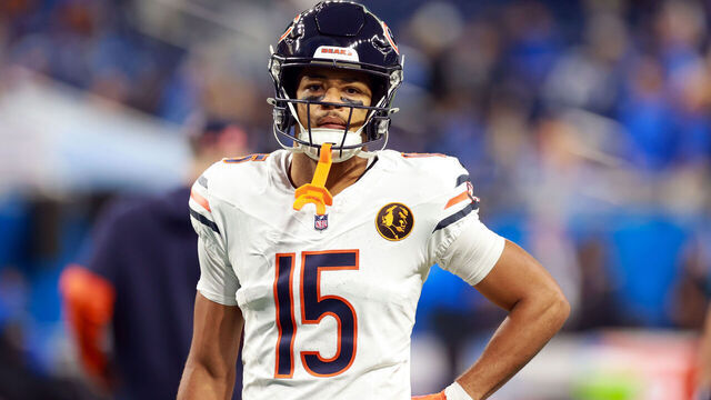 DETROIT,MICHIGAN-NOVEMBER 28: Wide receiver Rome Odunze (15) of the Chicago Bears looks down the field ahead of a game between the Detroit Lions and the Chicago Bears on Thanksgiving Day in Detroit, Michigan USA, on Thursday, November 28, 2024.