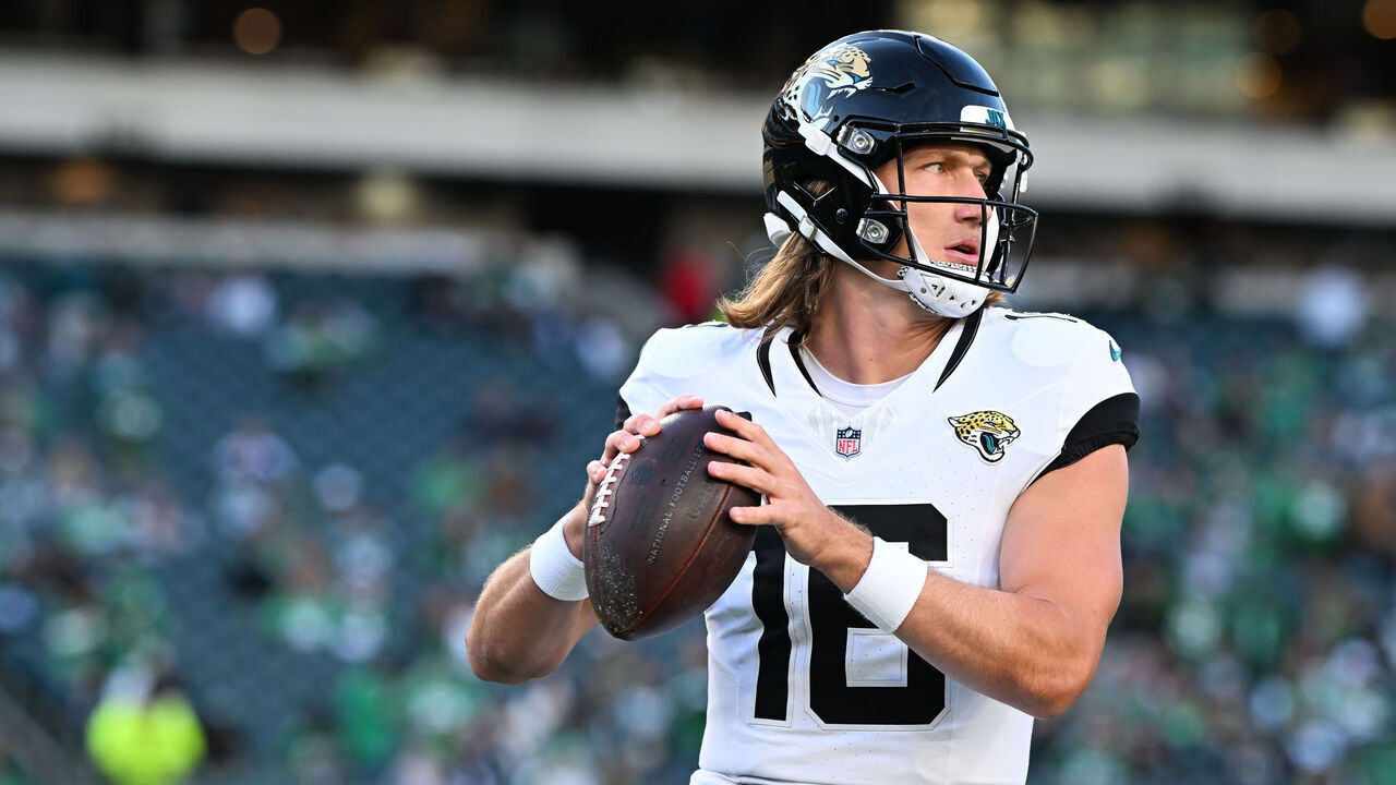 PHILADELPHIA, PENNSYLVANIA - NOVEMBER 3: Trevor Lawrence #16 of the Jacksonville Jaguars warms up prior to the start of the game against the Philadelphia Eagles at Lincoln Financial Field on November 3, 2024 in Philadelphia, Pennsylvania.