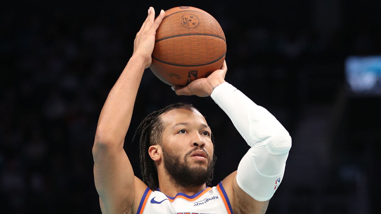 CHARLOTTE, NC -NOVEMBER 29: Jalen Brunson #11 of the New York Knicks shoots a free throw against the Charlotte Hornets during the Emirates NBA Cup Game on November, 29, 2024 at Spectrum Center in Charlotte, North Carolina. Mandatory Copyright Notice: Copyright 2024 NBAE