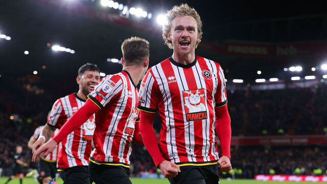 SHEFFIELD, ENGLAND - NOVEMBER 29: Tom Davies of Sheffield United celebrates after scoring their side's first goal during the Sky Bet Championship match between Sheffield United FC and Sunderland AFC at Bramall Lane on November 29, 2024 in Sheffield, England.