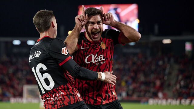 MALLORCA, SPAIN - NOVEMBER 29: Abdon Prats of RCD Mallorca celebrates after scoring his team second goal during the LaLiga match between RCD Mallorca and Valencia CF at Estadi de Son Moix on November 29, 2024 in Mallorca, Spain.