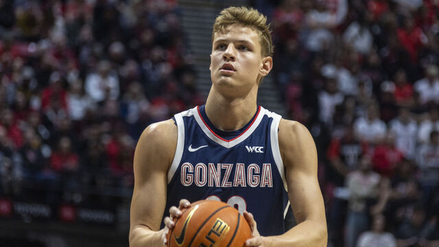 SAN DIEGO, CA - NOVEMBER 18: Gonzaga forward Ben Gregg (33) takes a free throw in the first half of a college basketball game between the Gonzaga Bulldogs and the San Diego State Aztecs on November 18, 2024, at Viejas Arena in San Diego, California