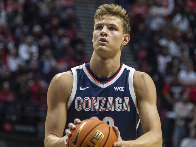 SAN DIEGO, CA - NOVEMBER 18: Gonzaga forward Ben Gregg (33) takes a free throw in the first half of a college basketball game between the Gonzaga Bulldogs and the San Diego State Aztecs on November 18, 2024, at Viejas Arena in San Diego, California