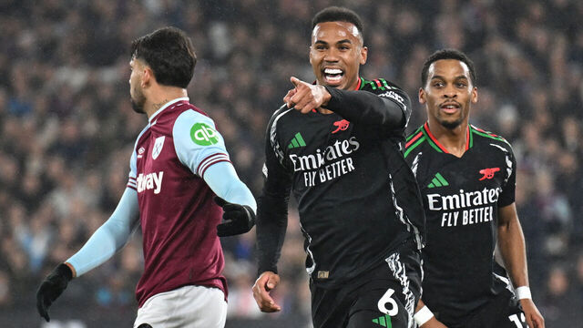 LONDON, ENGLAND - NOVEMBER 30: Gabriel of Arsenal celebrates scoring his team's first goal during the Premier League match between West Ham United FC and Arsenal FC at London Stadium on November 30, 2024 in London, England.