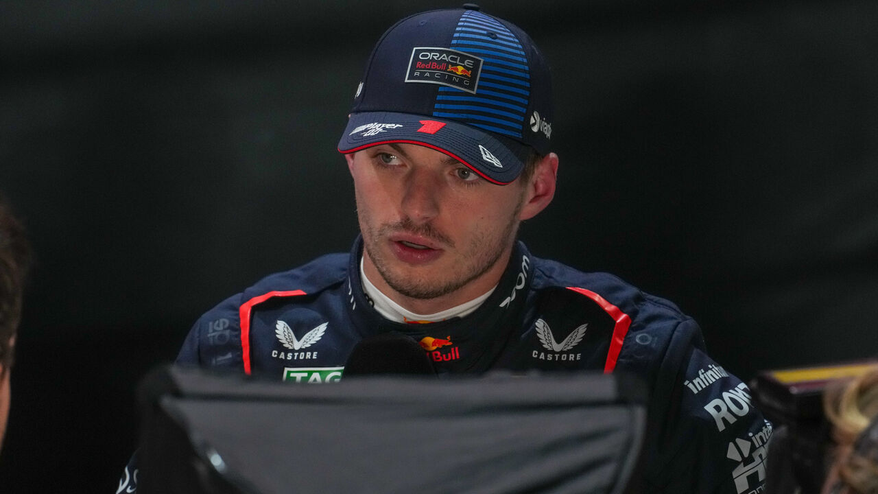 Max Verstappen of the Netherlands drives the Oracle Red Bull Racing RB20 Honda RBPT during the Formula 1 Qatar Airways Qatar Grand Prix 2024 in Doha, Qatar, on November 30, 2024.