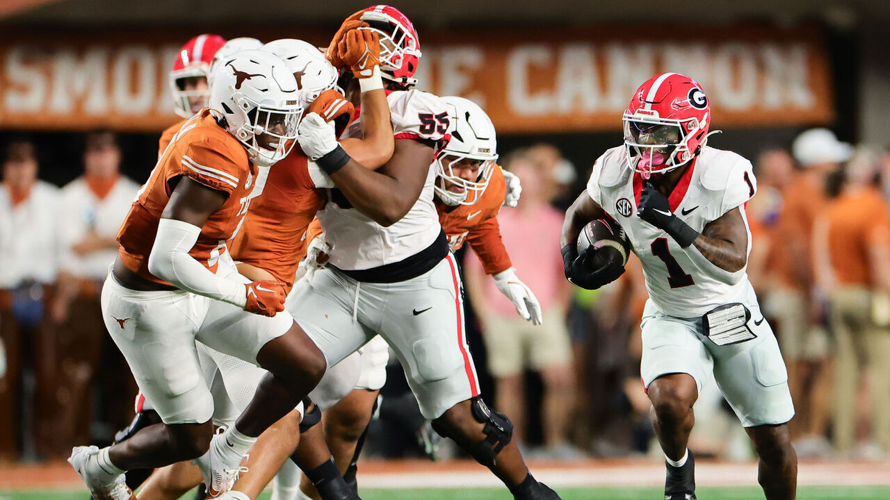 AUSTIN, TEXAS - OCTOBER 19: Trevor Etienne #1 of the Georgia Bulldogs runs the ball against the Texas Longhorns during the first half at Darrell K Royal-Texas Memorial Stadium on October 19, 2024 in Austin, Texas.