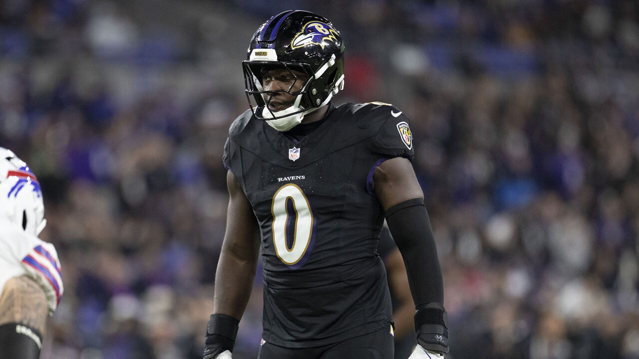 BALTIMORE, MD - SEPTEMBER 29: Baltimore Ravens linebacker Roquan Smith (0) before a play during an NFL game between the Buffalo Bills and the Baltimore Ravens on September 29, 2024, at M&T Bank Stadium in Baltimore, MD.