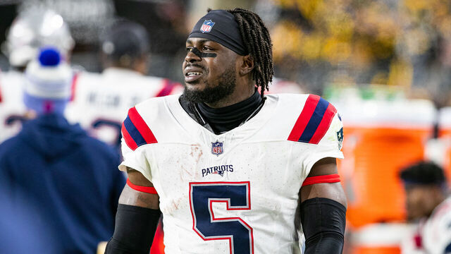 PITTSBURGH, PA - DECEMBER 07: New England Patriots safety Jabrill Peppers (5) looks on during the regular season NFL football game between the New England Patriots and Pittsburgh Steelers on December 07, 2023 at Acrisure Stadium in Pittsburgh, PA.