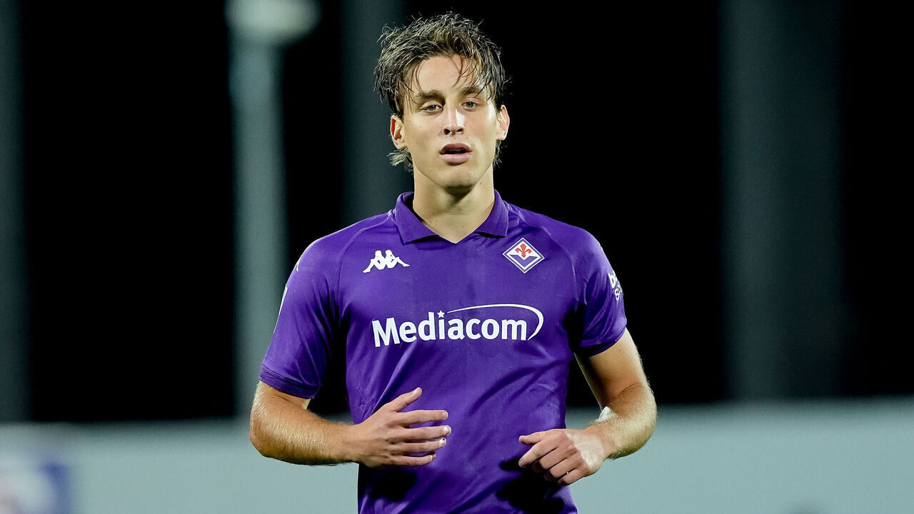 Edoardo Bove of ACF Fiorentina looks on during the Serie A Enilive match between ACF Fiorentina and AC Milan at Stadio Artemio Franchi on October 06, 2024 in Florence, Italy.