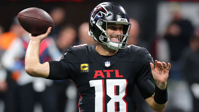 ATLANTA, GEORGIA - DECEMBER 01: Kirk Cousins #18 of the Atlanta Falcons throws a pass against the Los Angeles Chargers during the second quarter at Mercedes-Benz Stadium on December 01, 2024 in Atlanta, Georgia.