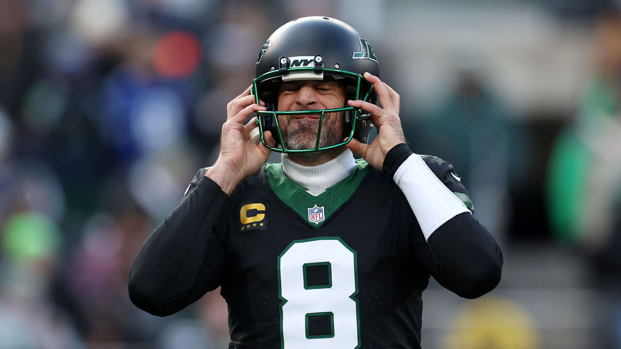 EAST RUTHERFORD, NEW JERSEY - DECEMBER 01: Aaron Rodgers #8 of the New York Jets puts on his helmet during the first quarter of a game against the Seattle Seahawks at MetLife Stadium on December 01, 2024 in East Rutherford, New Jersey.