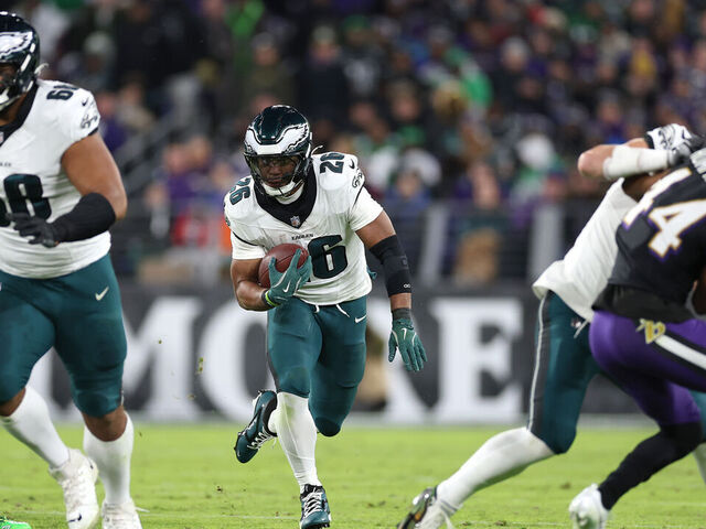 Barkley leads Eagles past Ravens, Jackson in heavyweight | theScore