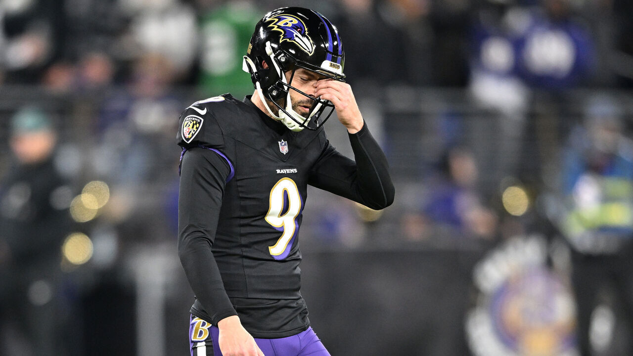 BALTIMORE, MARYLAND - DECEMBER 01: Justin Tucker #9 of the Baltimore Ravens reacts during the third quarter after missing his third kick of the night against the Philadelphia Eagles at M&T Bank Stadium on December 01, 2024 in Baltimore, Maryland. Philadelphia defeated Baltimore 24-19.