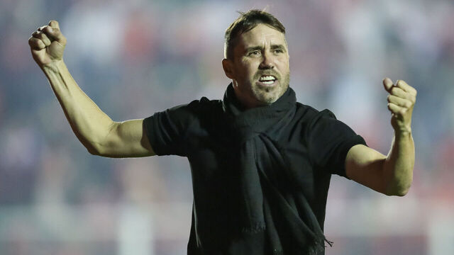 FLORIANOPOLIS, BRAZIL - JUNE 19: Eduardo Coudet head coach of Internacional acknowledge the fans after winning the match between Internacional and Corinthians as part of Brasileirao 2023 at Orlando Scarpelli Stadium on June 19, 2024 in Florianopolis, Brazil.