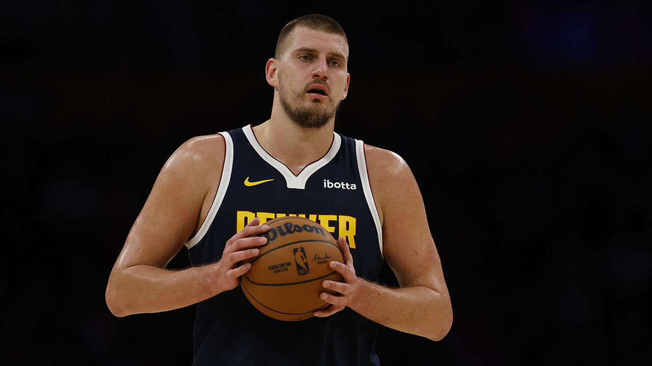 LOS ANGELES, CALIFORNIA - NOVEMBER 23: Nikola Jokic #15 of the Denver Nuggets in the first half at Crypto.com Arena on November 23, 2024 in Los Angeles, California. NOTE TO USER: User expressly acknowledges and agrees that, by downloading and/or using this photograph, user is consenting to the terms and conditions of the Getty Images License Agreement.