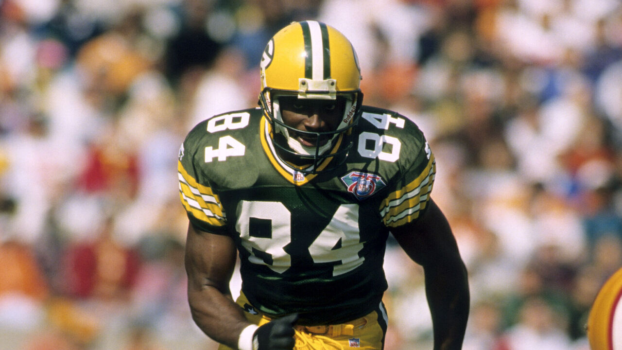 Green Bay Packers wide receiver Sterling Sharpe (84) starts his route during a 34-19 victory over the Tampa Bay Buccaneers on December 24, 1994, at Houlihan's Stadium in Tampa, Florida. *** Local Caption ***