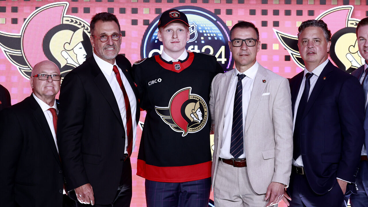 LAS VEGAS, NEVADA - JUNE 28: Carter Yakemchuk poses for a group photo with team personnel after being selected seventh overall by Ottawa Senators during the first round of the 2024 Upper Deck NHL Draft at Sphere on June 28, 2024 in Las Vegas, Nevada.