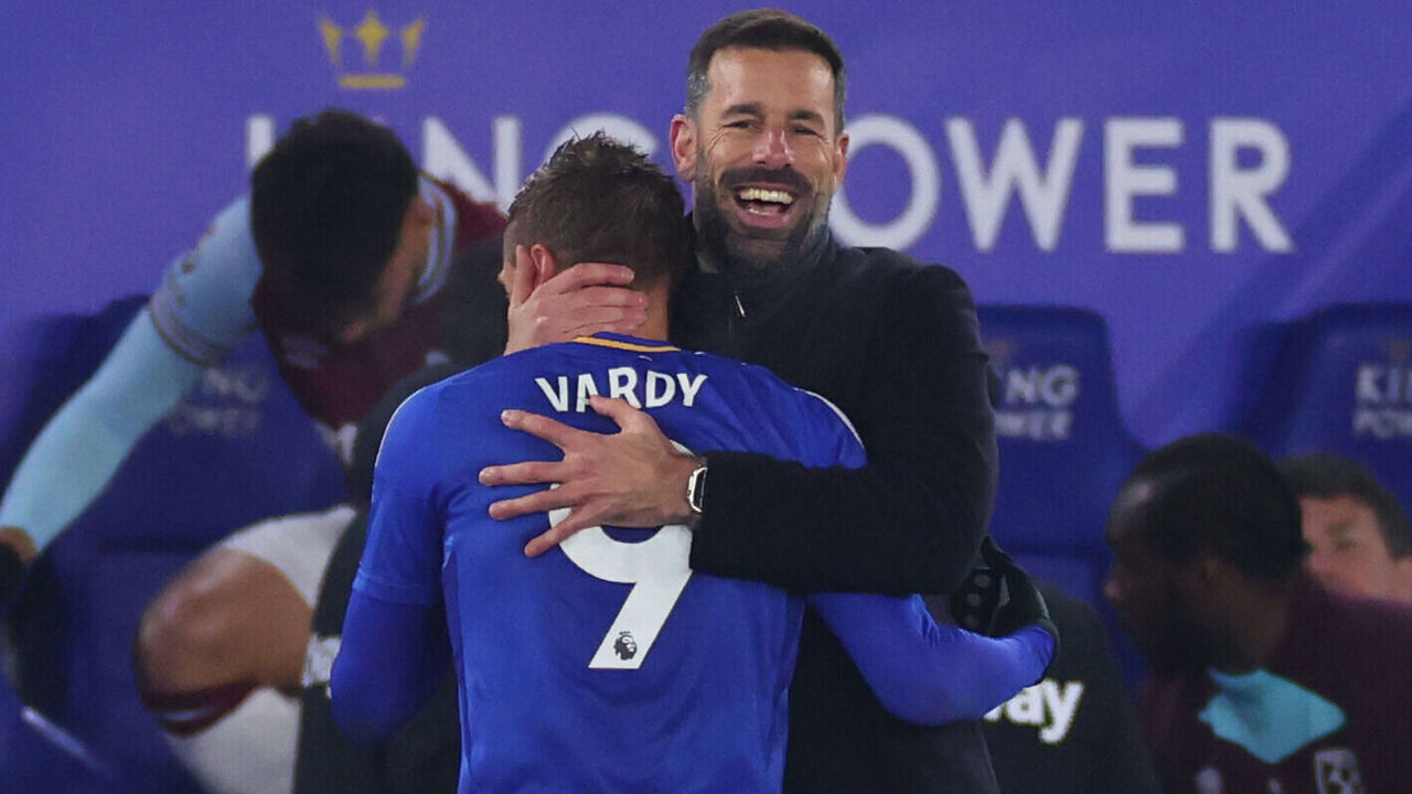 LEICESTER, ENGLAND - DECEMBER 3: Ruud van Nistelrooy manager / head coach of Leicester City celebrates with Jamie Vardy during the Premier League match between Leicester City FC and West Ham United FC at The King Power Stadium on December 3, 2024 in Leicester, England.