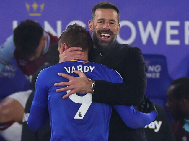 LEICESTER, ENGLAND - DECEMBER 3: Ruud van Nistelrooy manager / head coach of Leicester City celebrates with Jamie Vardy during the Premier League match between Leicester City FC and West Ham United FC at The King Power Stadium on December 3, 2024 in Leicester, England.