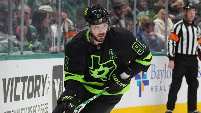 DALLAS, TX - NOVEMBER 29: Tyler Seguin #91 of the Dallas Stars handles the puck against the Colorado Avalanche at the American Airlines Center on November 29, 2024 in Dallas, Texas.