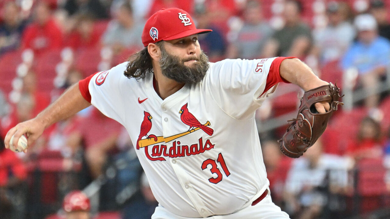 ST. LOUIS, MO - SEPTEMBER 11: St. Louis Cardinals starting pitcher Lance Lynn (31) pitches in the first inning during a MLB game between the Cincinnati Reds and the St. Louis Cardinals, on September 11, 2024, at Busch Stadium, St. Louis, MO.