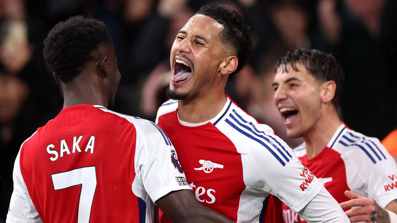 LONDON, ENGLAND - DECEMBER 04: William Saliba of Arsenal celebrates scoring his team's second goal with teammates Bukayo Saka and Jakub Kiwior during the Premier League match between Arsenal FC and Manchester United FC at Emirates Stadium on December 04, 2024 in London, England.