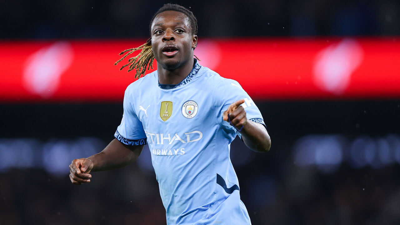 MANCHESTER, ENGLAND - DECEMBER 04: Jeremy Doku of Manchester City celebrates after scoring their side's third goal during the Premier League match between Manchester City FC and Nottingham Forest FC at Etihad Stadium on December 04, 2024 in Manchester, England.