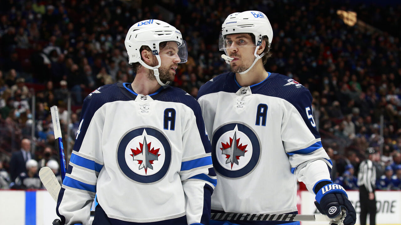 VANCOUVER, BC - DECEMBER 10: Josh Morrissey #44 and Mark Scheifele #55 of the Winnipeg Jets chat during their NHL game against the Vancouver Canucks at Rogers Arena December 10, 2021 in Vancouver, British Columbia, Canada. "n