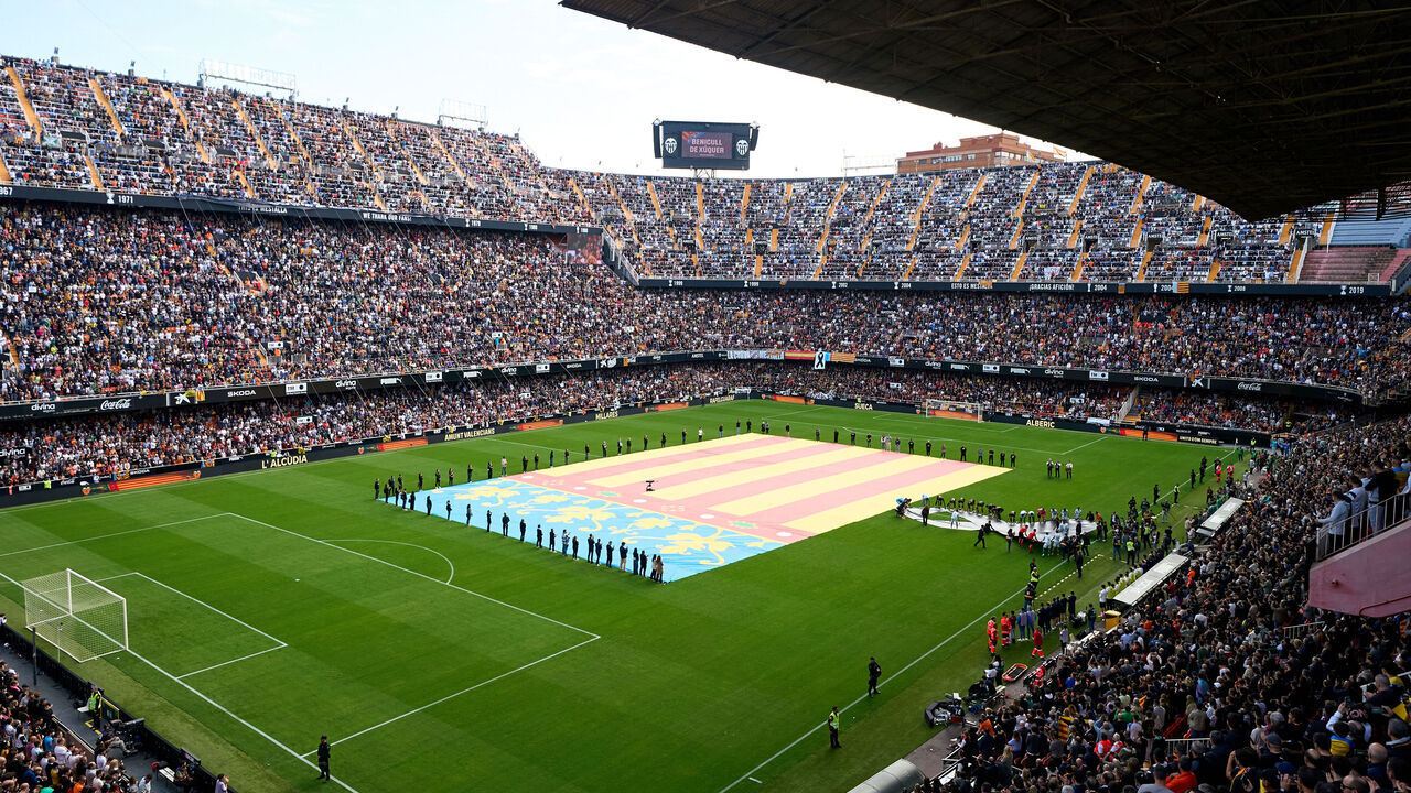 VALENCIA, SPAIN - NOVEMBER 23: General view as Mestalla stadium during a tribute to the victims of recent flooding in Valencia prior to the LaLiga match between Valencia CF and Real Betis Balompie at Estadio Mestalla on November 23, 2024 in Valencia, Spain.